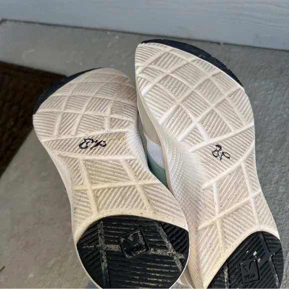 Veja• Womens Shoe’s - Picture 6 of 6
